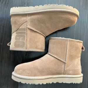UGG classic mini logo boots!